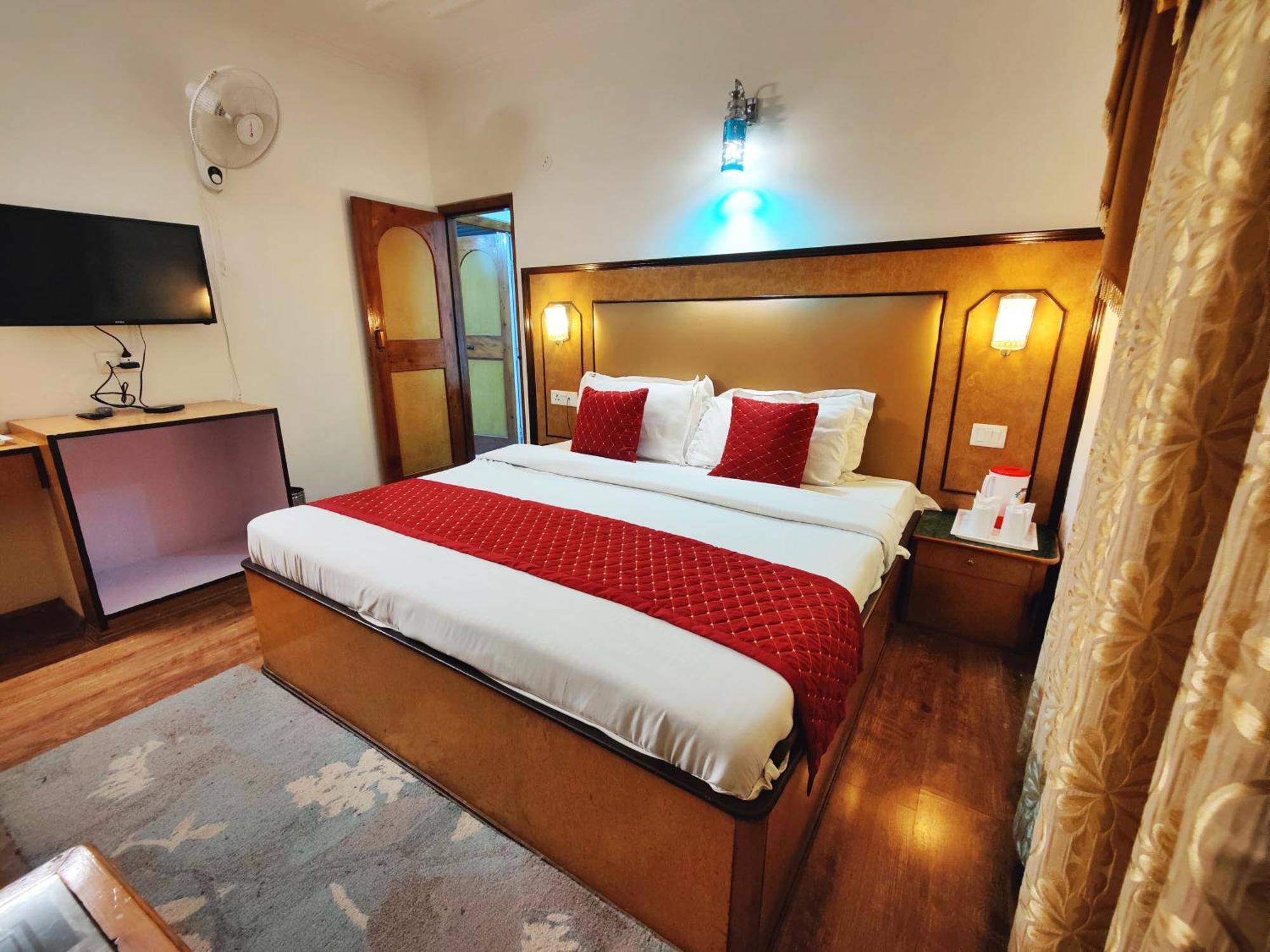 Surya International Hotel Manali Near Mall Road Exterior photo