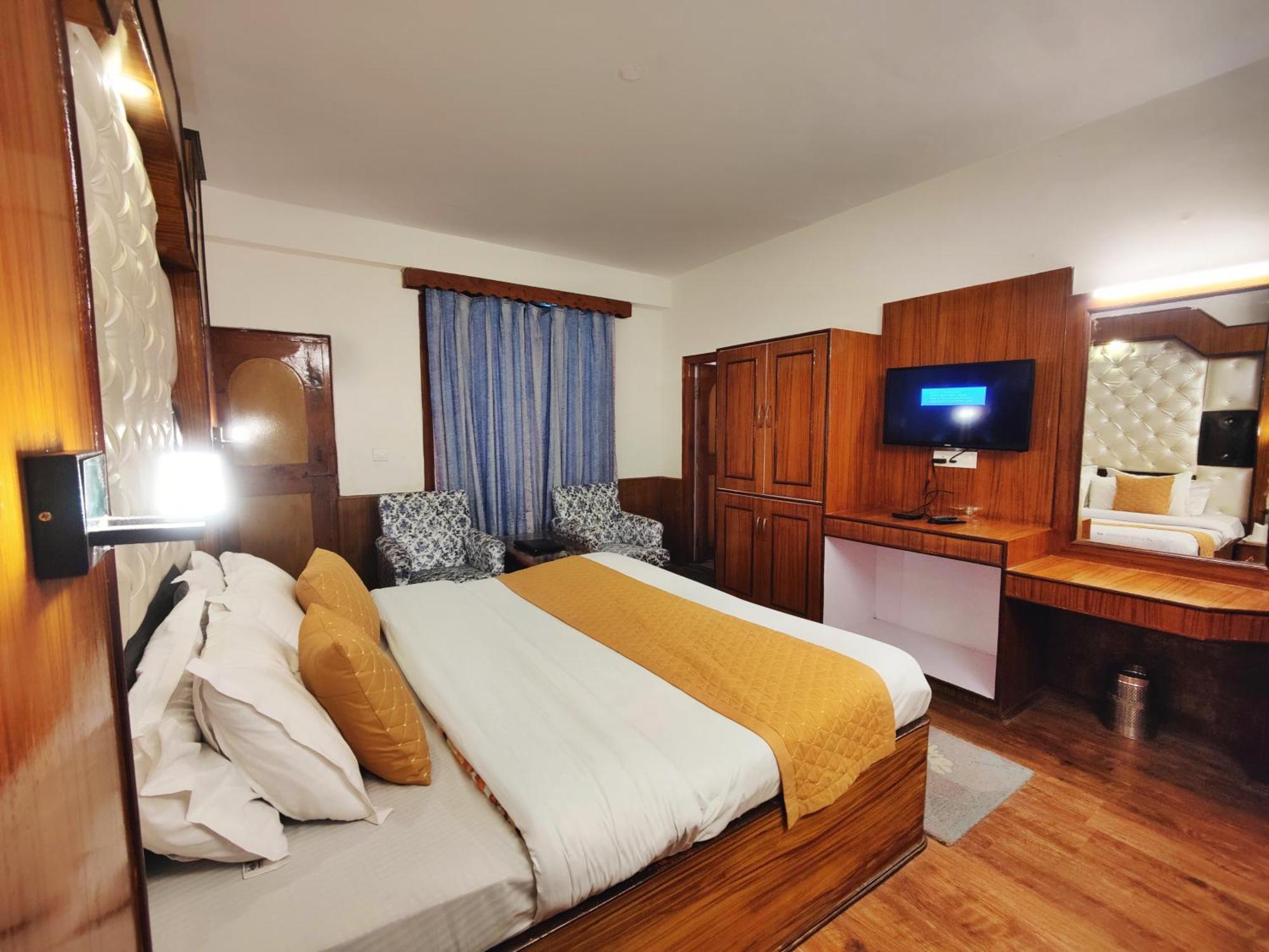 Surya International Hotel Manali Near Mall Road Exterior photo