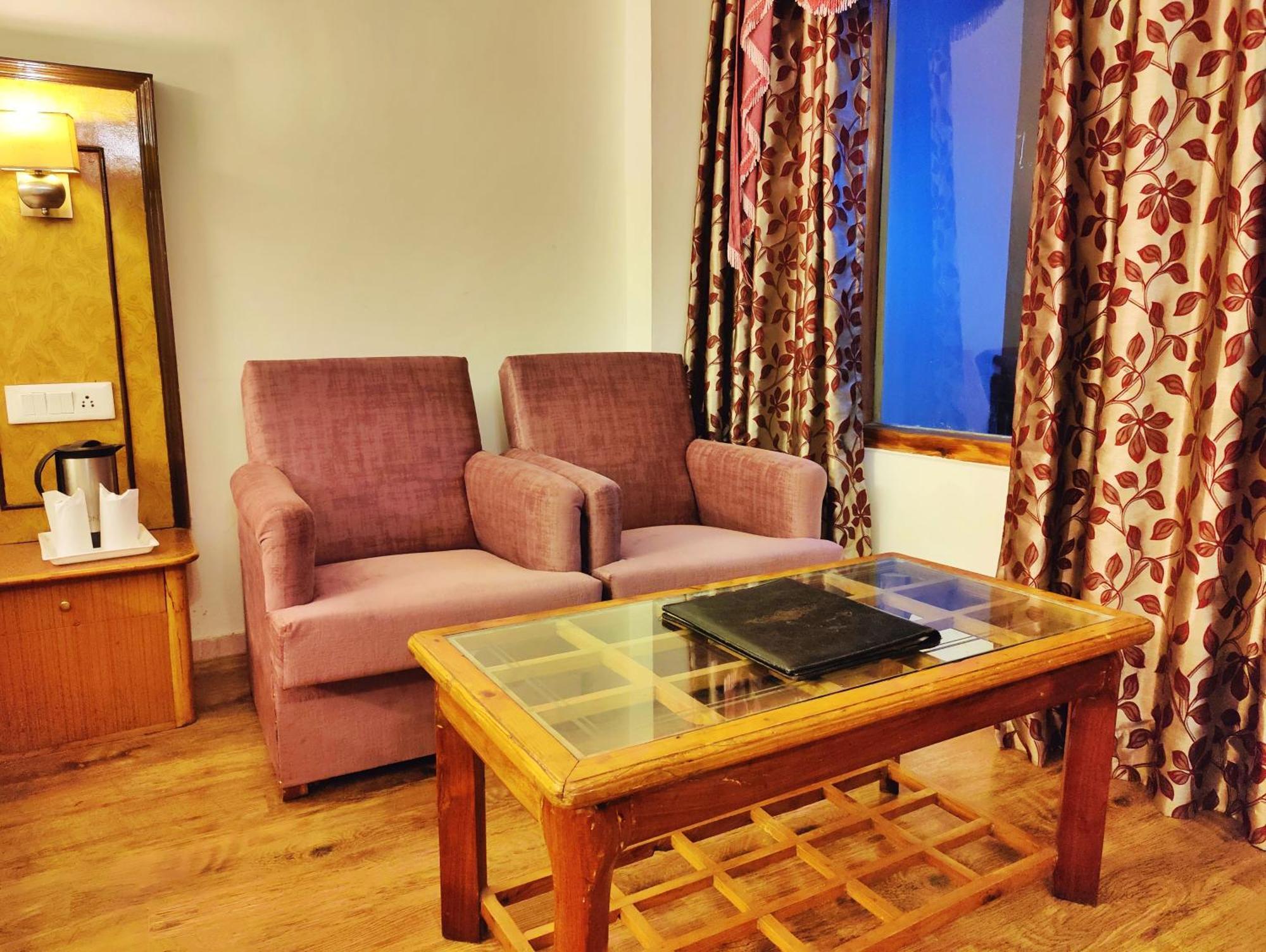 Surya International Hotel Manali Near Mall Road Exterior photo