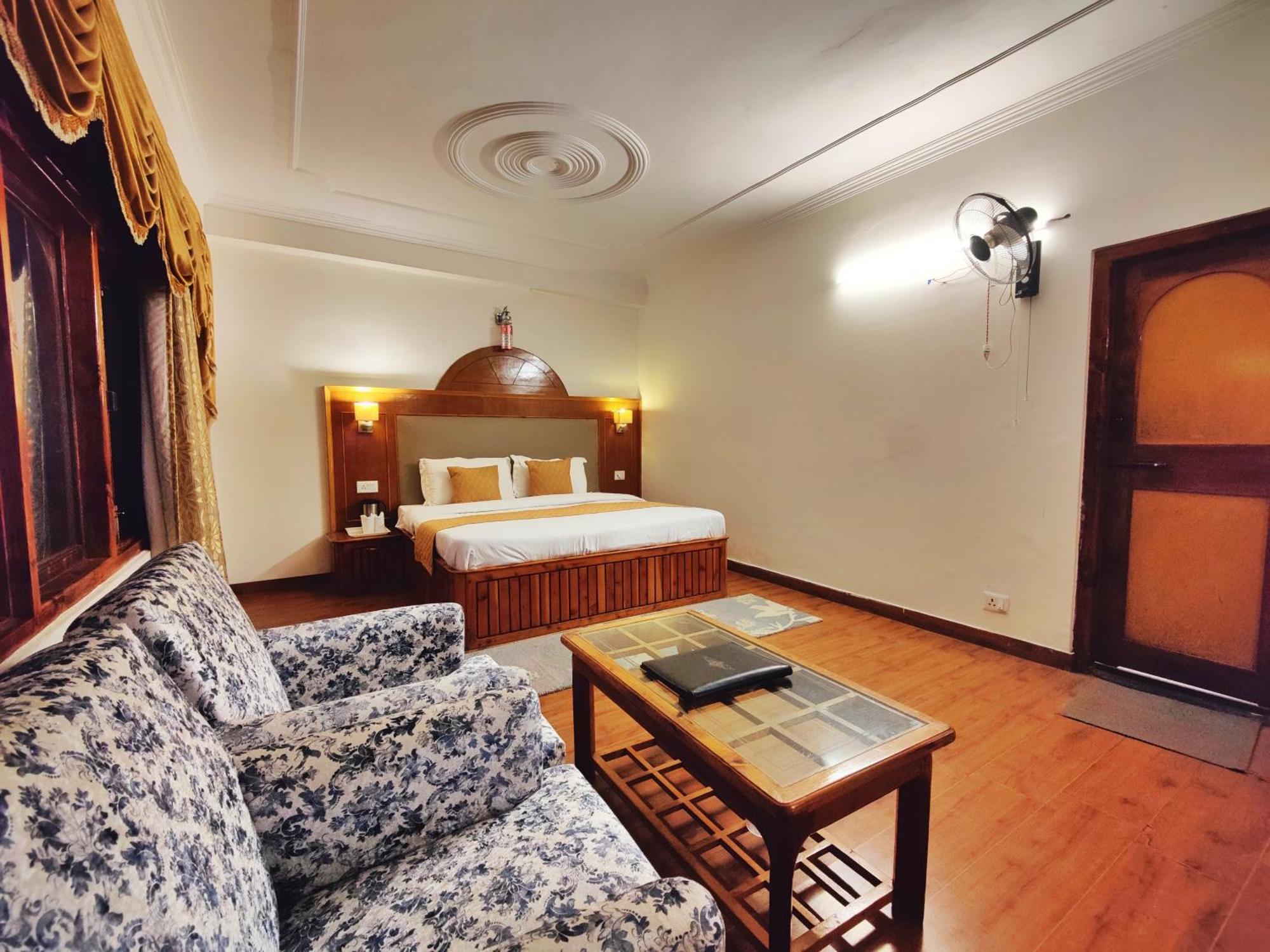 Surya International Hotel Manali Near Mall Road Exterior photo