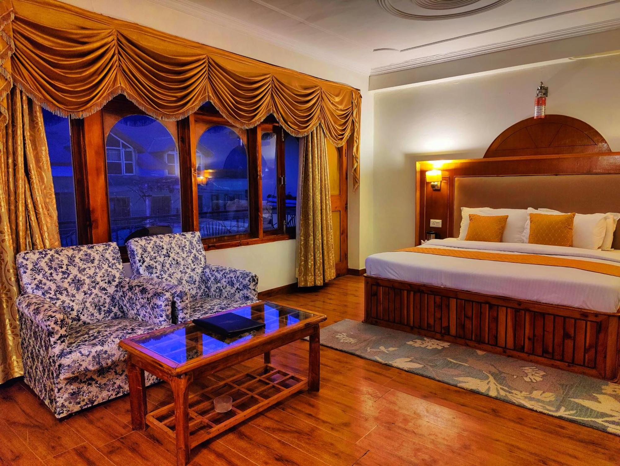 Surya International Hotel Manali Near Mall Road Exterior photo