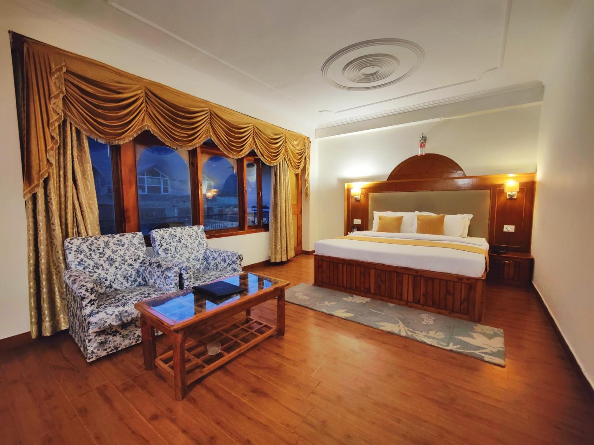 Surya International Hotel Manali Near Mall Road Exterior photo