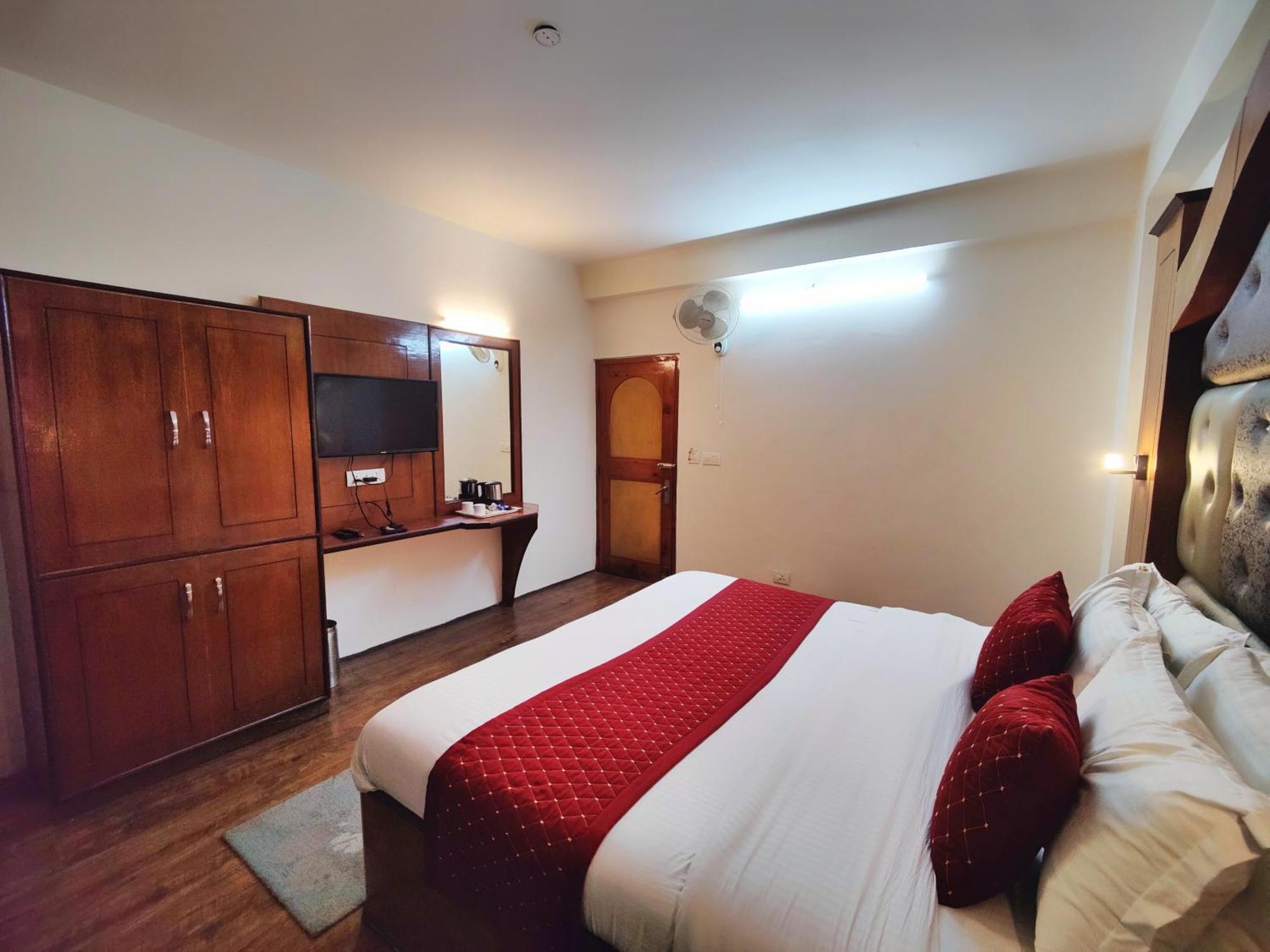 Surya International Hotel Manali Near Mall Road Exterior photo