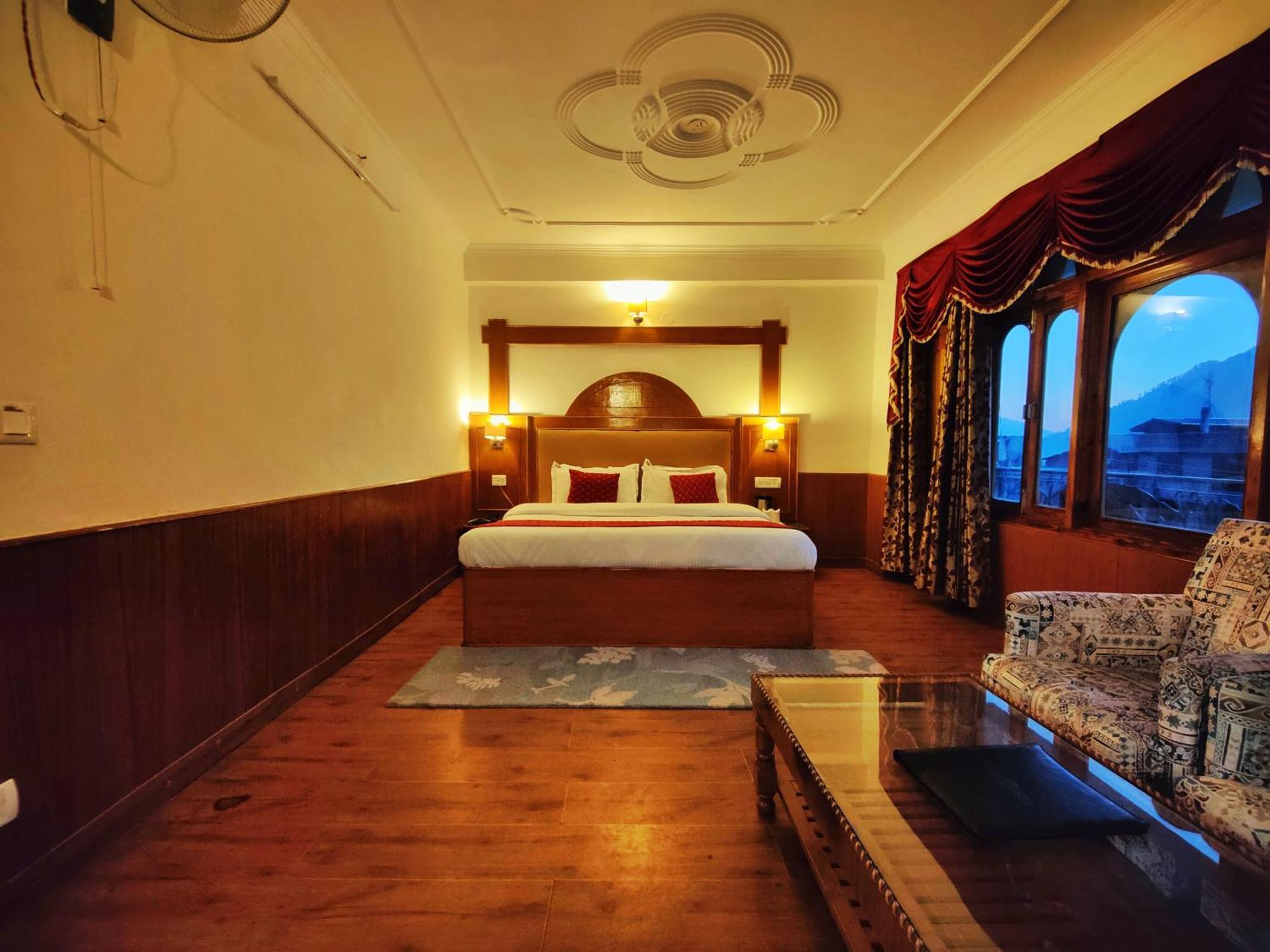 Surya International Hotel Manali Near Mall Road Exterior photo