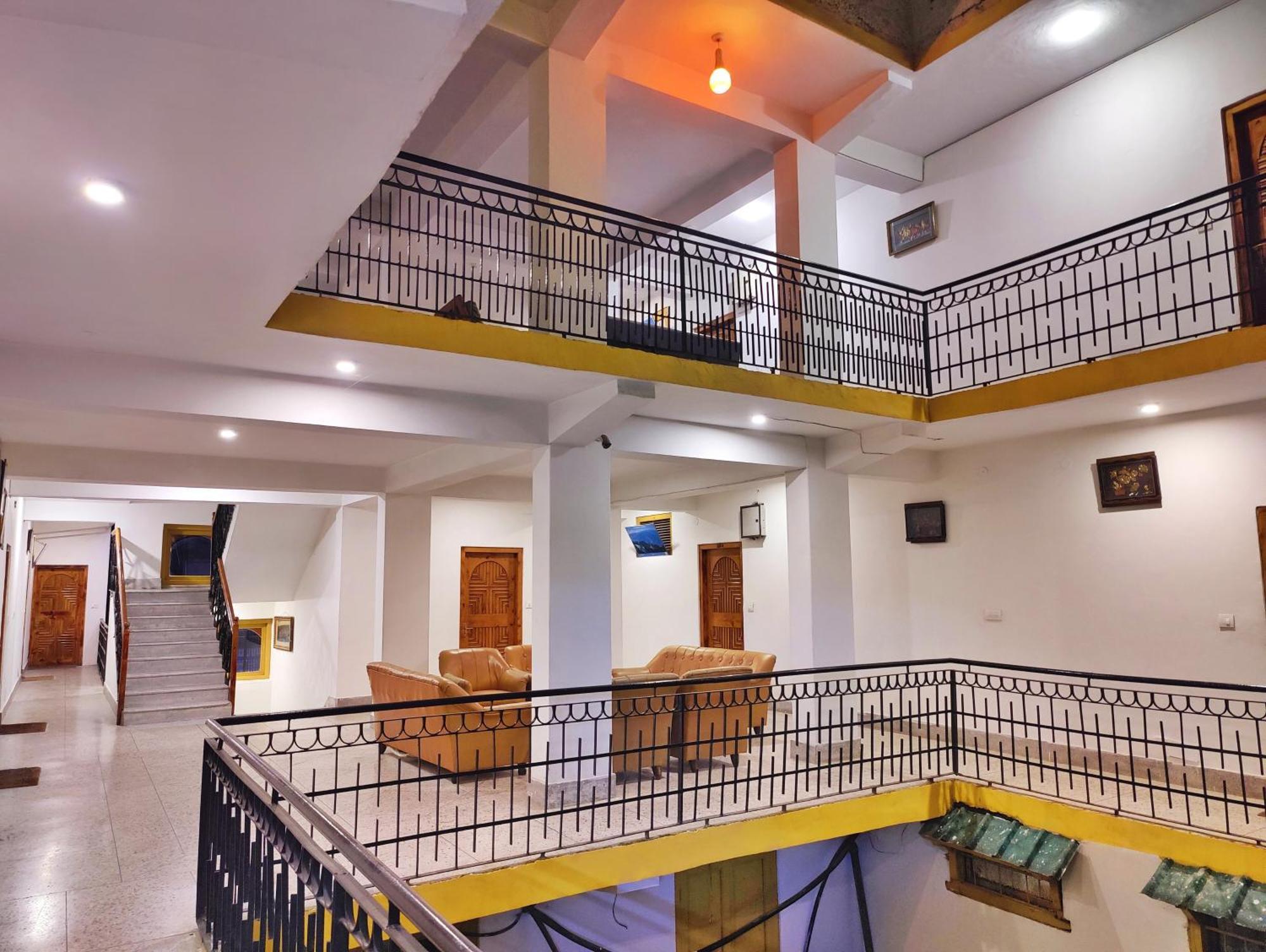 Surya International Hotel Manali Near Mall Road Exterior photo